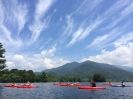 【福島・裏磐梯】3歳から参加OK!しぶきを浴びて楽しもう!小野川湖スプラッシュレイクカヌーの様子