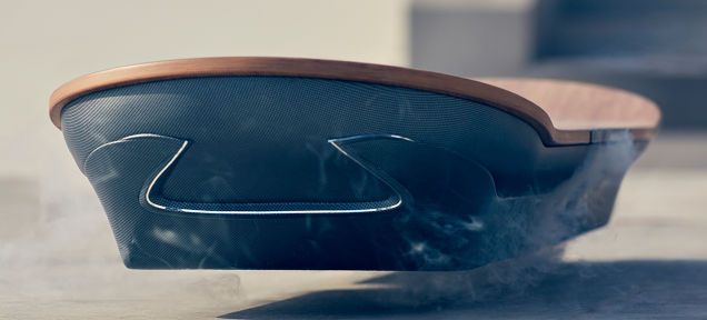 「レクサス」が本物のホバーボードを制作したと発表