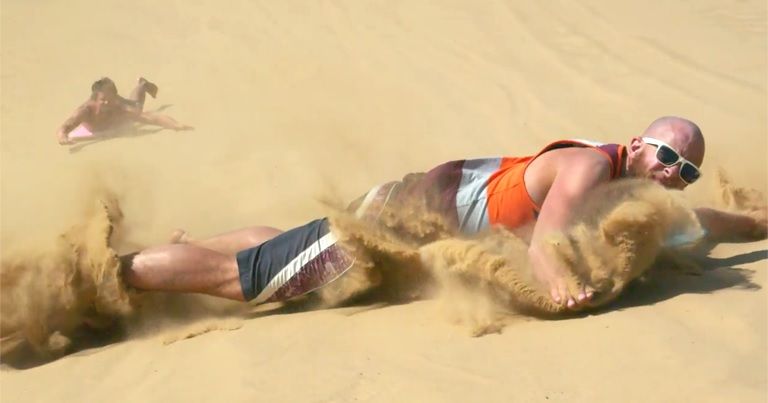 砂上のボディボード『サンドボード(sand board)』で大はしゃぎ!!