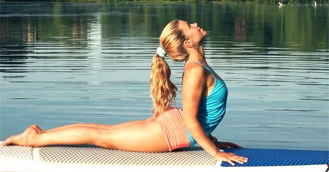 必見動画!『SUP YOGA(サップヨガ)』で身も心もキレイになる。