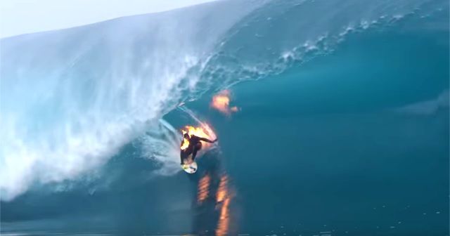 炎のサーファー現る!!『Jamie O'Brien Surfs Teahupo'o on Fire!』!!