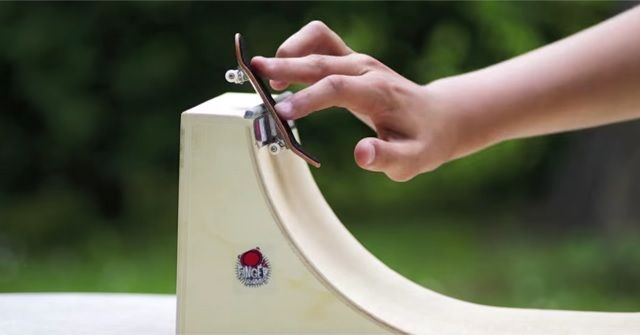 スケーターのマストアイテム『Finger Skateboard(フィンガースケートボード)』!!