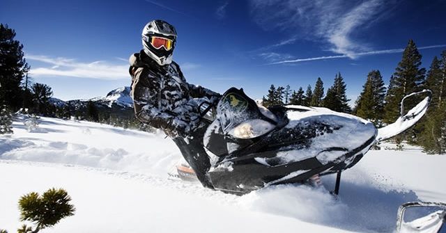 雪上を滑走!!『スノーモービル』を初体験しよう!!