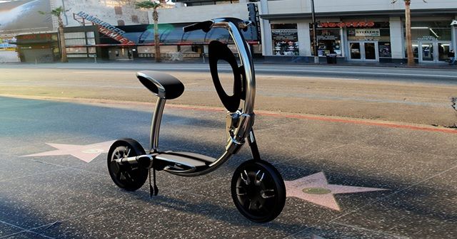 『INU(犬)』と名付けられたモバイル電動スクーターが未来的!