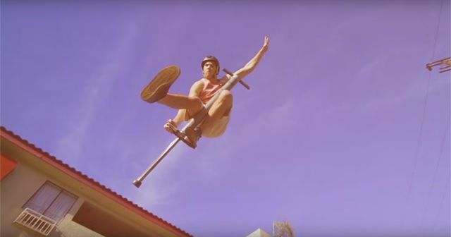 最高3m超え!?超エクストリームなホッピング『POGO STICK(ポゴスティック)』がハンパじゃない!!