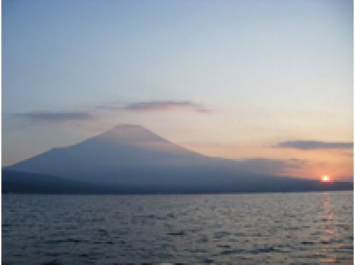 [ทะเลสาบยามานากะ] [เช่า:] วิวสุดยอด! ภูเขาฟูจิ! !! เช่าเรือพายแบบยืน (2 ชั่วโมง) [เช้า]の画像