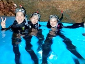 [ 오키나와 · 구니 가미 군] 인기 명소에서 열대어가 마중! 푸른 동굴 스노클링 체험 (120 분)の画像