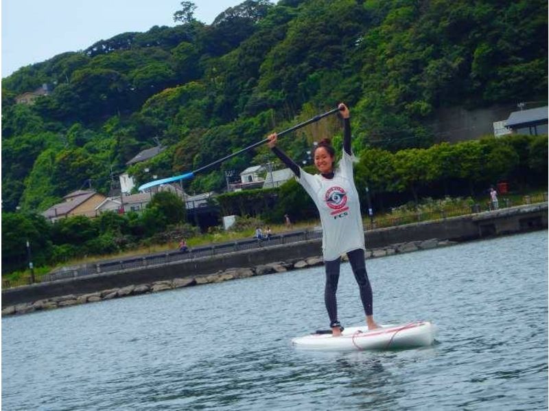 【神奈川県・湘南】1人1艇でじっくり乗れる!江ノ島の見えるビーチでSUP入会体験