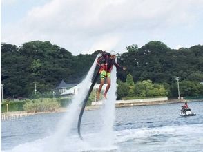 【静岡・浜名湖】<新感覚の面白さ!>初めての方歓迎!ジェットパック体験(15分コース)の画像