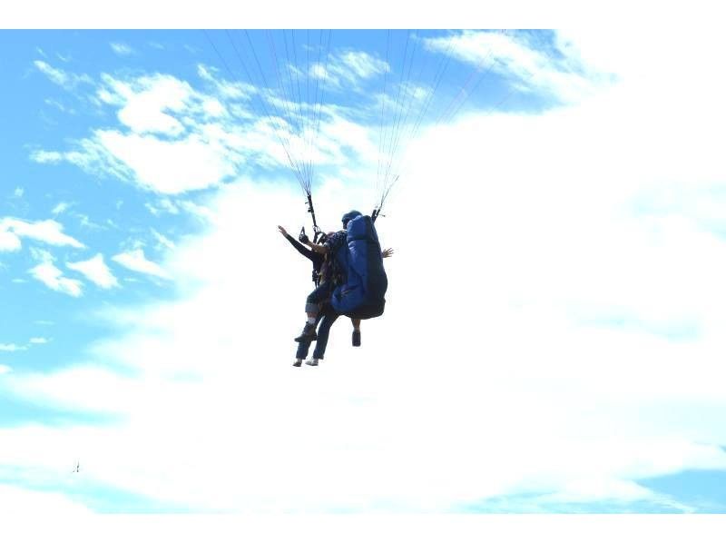 【秋田・男鹿市】大空を鳥のように飛ぶ!パラグライダー体験(1日コース)の紹介画像
