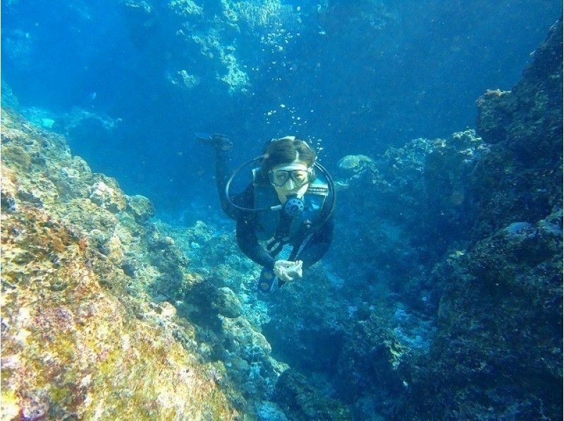 【沖縄・那覇】神秘的な海の世界へ！青の洞窟体験ダイビング