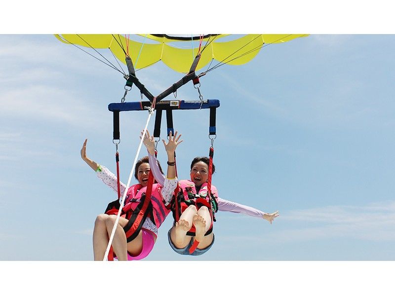 [เฮียวโกะ/อาวาจิชิมะ] ยินดีต้อนรับผู้เริ่มต้น!คันไซก่อน!พาราเซลลิ่ง(Parasailing)ที่อาวาจิชิมะの紹介画像