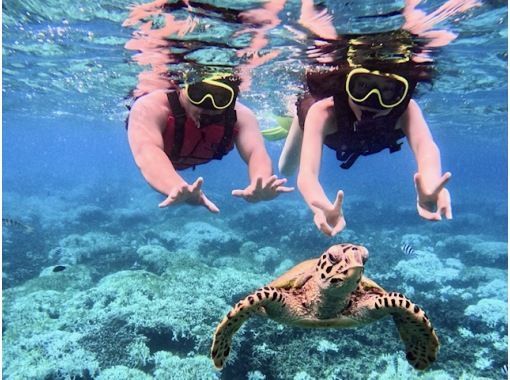 【沖縄・瀬底島】 ウミガメが棲む海で開催！！　バナナボートで行くシュノーケリングツアー ４Kカメラ（GoPro)撮影無料プレゼント♪の画像