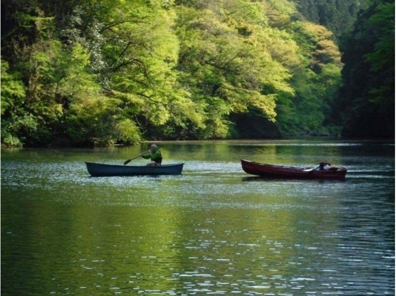 [Tokyo, Okutama] Close to the station, no need to change clothes, so feel free to hop in a Canadian canoe and enjoy the nature of Okutama! A qualified guide will guide you with photos.の紹介画像