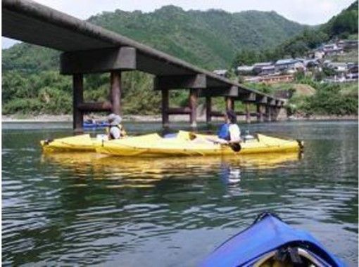 [โคชิ-ชิมันโตะแม่น้ำ] เพลิดเพลินไปกับสถานที่ศักดิ์สิทธิ์ของเรือแคนู! สตรีมที่ชัดเจนชิมันโตะทัวร์พายเรือแคนูในแม่น้ำ (3 คืน 4 วัน)の画像