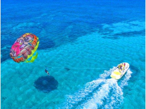 グリーンキャンペーンセール　2025【沖縄・うるま市】高度30メートル以上！青い空での空中散歩！世界に一つ！シーサーパラセーリングの画像
