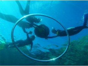 【Okinawa · Onna Village】 Completely charter! Blue cave snorkeling! Photo shoot & SD card gift included! Image of