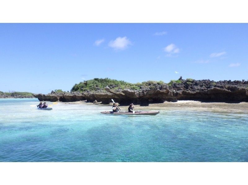 【与論島】イチオシ！シーカヤックで無人島上陸！カクレクマノミを見よう！(百合ヶ浜ツアーも選択可能！)