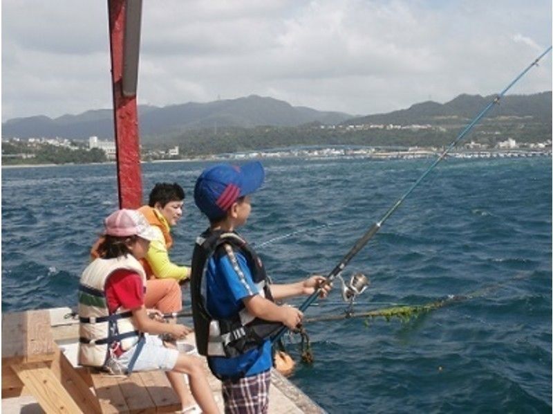 【沖縄・本部】初心者、ファミリーOK！本部釣りイカダ☆手ぶら釣りパックもあります♪（日中釣りコース）の紹介画像