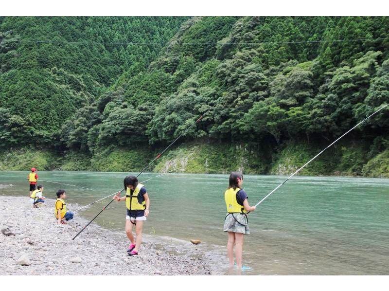 【 高知 / 四万十 】小学生可以加入！河钓体验の紹介画像
