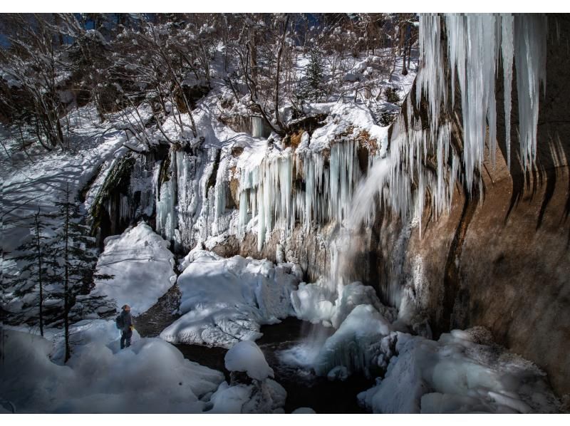 [Hokkaido/Lake Shikotsu] 2024 [Winter] Let's go see ice art! Shichijo Otaki Ice Palace Snow Trekking Tourの紹介画像