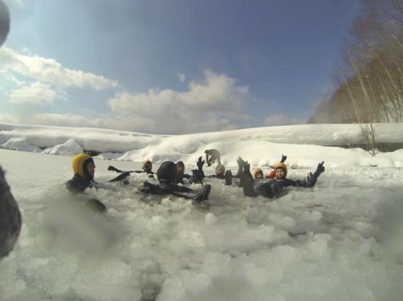 【北海道・支笏湖】雪と氷と遊びつくそう！アイスウォーク！ツアー写真プレゼント