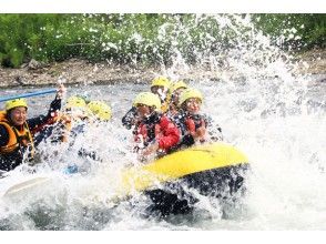 【北海道・ニセコ】ニセコを代表するアウトドア！爽快ラフティング・半日コース！