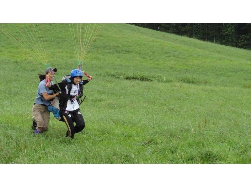 【北海道・十勝】初心者向け！インストラクターが完全サポート！パラグライダー体験レッスン