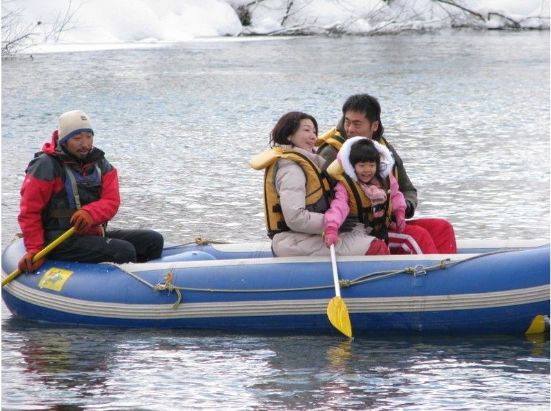 【北海道・ニセコ】ボートに乗って雪の景色を満喫しよう！雪景色ニセコ清流下り！