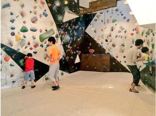 【 大阪 ·北区】儿童首次亮相室内攀岩 ！亲子初学者包（父母/小孩初学者经验）の画像