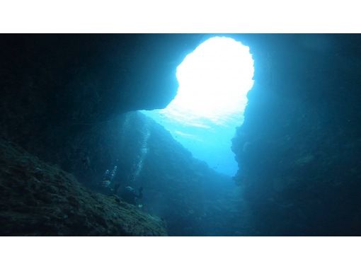 【宮古島】ボート体験ダイビン・青の洞窟リクエスト可！半日でOK！各グループに専属ガイドが対応する貸切制！の画像