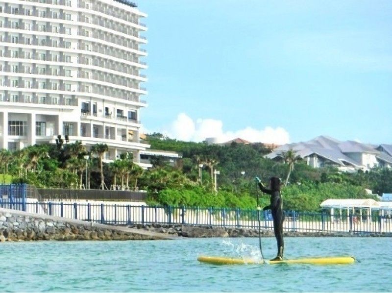 【沖縄・備瀬】小さなお子様でも参加できます!SUP体験(スタンドアップパドルボード)