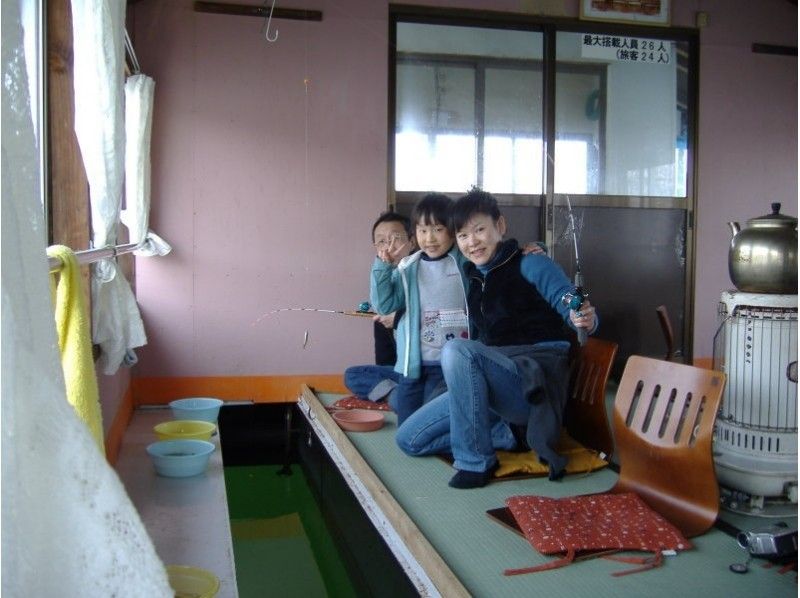 [นากาโนะ・ ทะเลสาบ Nojiri 】สนุกไปกับเพื่อน ๆ ที่จับคู่กันช้า กฎบัตรตกปลาเยือกแข็ง(Smelt Fishing)แผน♪の紹介画像