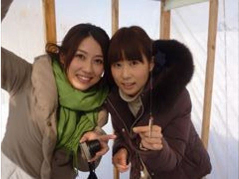 【北海道・札幌】送迎付き！ストーブ付き小屋で快適＆防寒着レンタル付！半日ワカサギ釣りエコノミーツアー