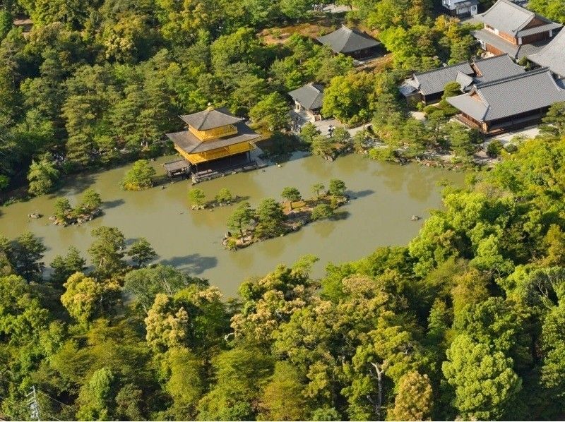 【京都府内】京都の観光名所や金閣寺を空から堪能。ヘリコプター遊覧飛行体験【20分】