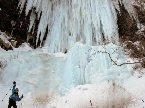 【홋카이도· 아바시리】 2 명이상으로 전세! 매년 모습을 바꾸는 氷瀑은 압권! 아바시리 얼음 폭류 얼음스노슈투어 (송영있음)の画像