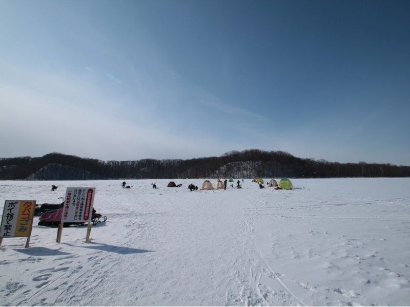 [Hokkaido/ Abashiri] Chartered by 2 more people! Winter features! Abashiri Lake Smelt fishing tour (half-day, With a shuttle bus)の紹介画像