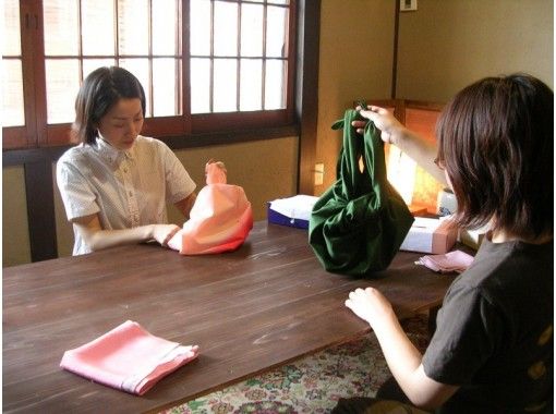 [เกียวโต/ Nakagyo Ward] บทเรียนการห่อ furoshiki 12 ชนิดที่สามารถใช้เพื่อวัตถุประสงค์ต่าง ๆ !の画像