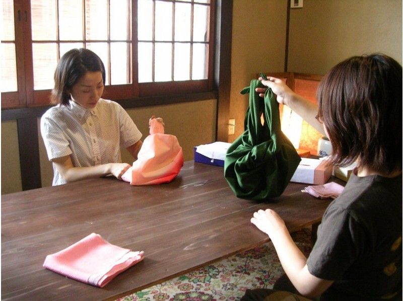 【京都・風呂敷】様々な用途で使える！12種類の風呂敷包み方レッスン！