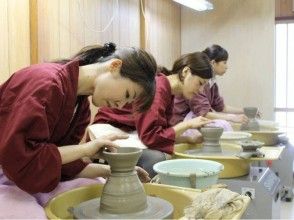 【京都・東山・陶芸】京都の雰囲気を感じながら電動ろくろ体験!の画像