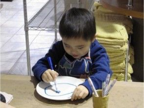 【静岡県・絵付け体験】小さなお子さまも安心して楽しく!お皿絵付け体験の画像