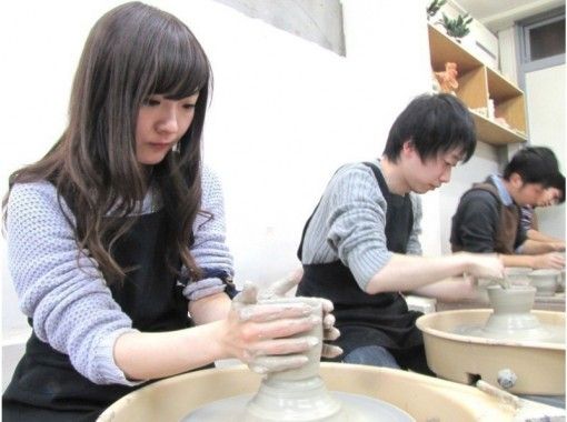 【東京・赤羽橋】気分は陶芸家。初心者におすすめ！電動ろくろ陶芸体験の画像