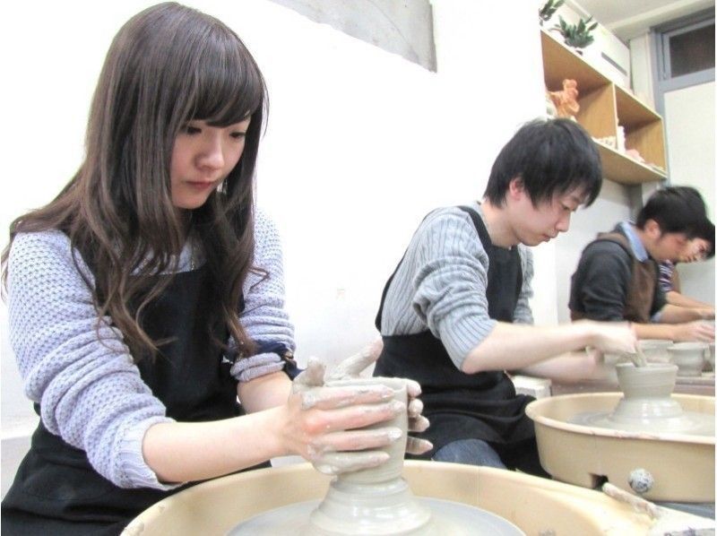 【港區·陶瓷體驗】心情是陶藝家。推薦給初學者！電動陶工的陶藝經驗，這個日通過電話預訂！の紹介画像