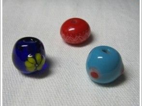 【鳥取・ガラス細工】好きな模様の「とんぼ玉」を作ろう！