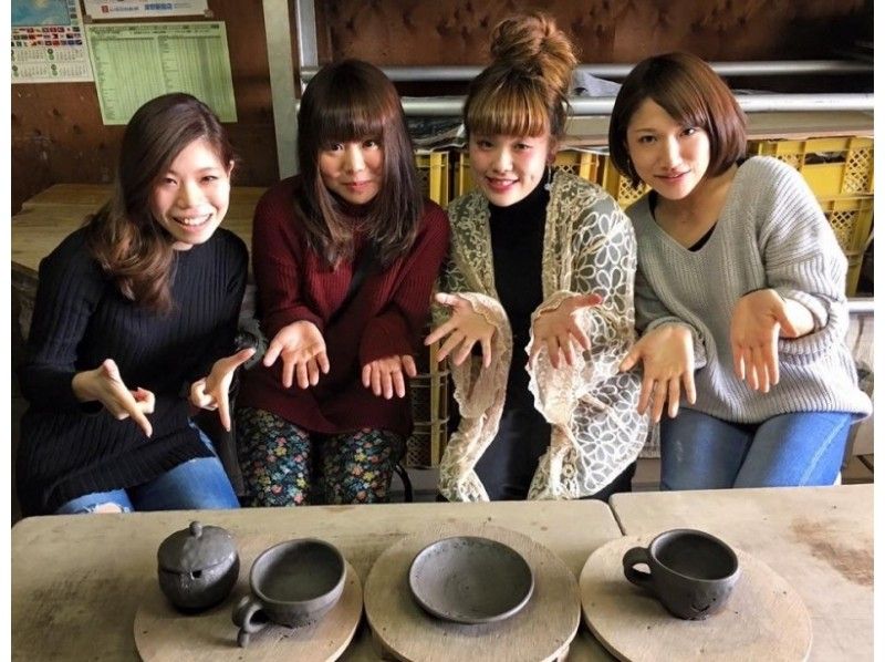 【山梨県・山梨市】手びねり陶芸体験~特産果物の木から作る自家製木灰釉使用!手ぶらでOK!