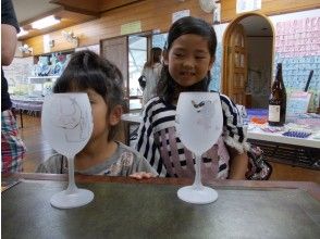 【静岡県伊東市・サンドブラスト】模様や絵柄を彫刻!サンドブラスト体験(グラス)の画像