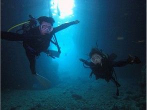 【沖縄/青の洞窟開催/約2.5時間】ボートでラクラク出航!青の洞窟体験ダイビングの画像