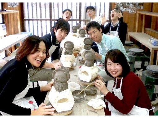 【滋賀県・信楽】型押したぬきで手軽に陶芸体験をしよう（約９０分）手ぶらOK！お子様も楽しめます！の画像