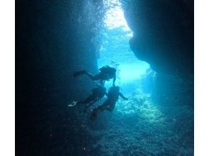 Easy, high probability Blue Cave experience diving by boat!
