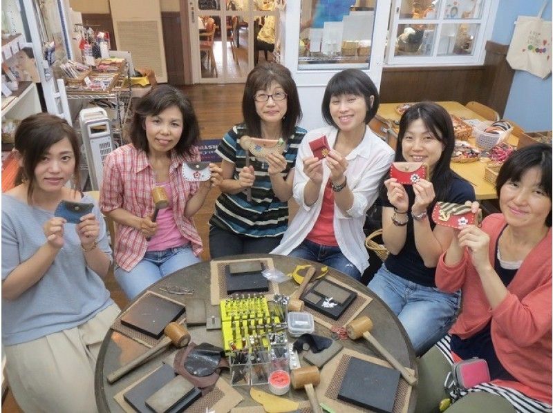 【兵庫県・神戸市】もの作り体験~カシメがアクセントでお洒落な「ラウンドコインケース作り」手ぶらでOK